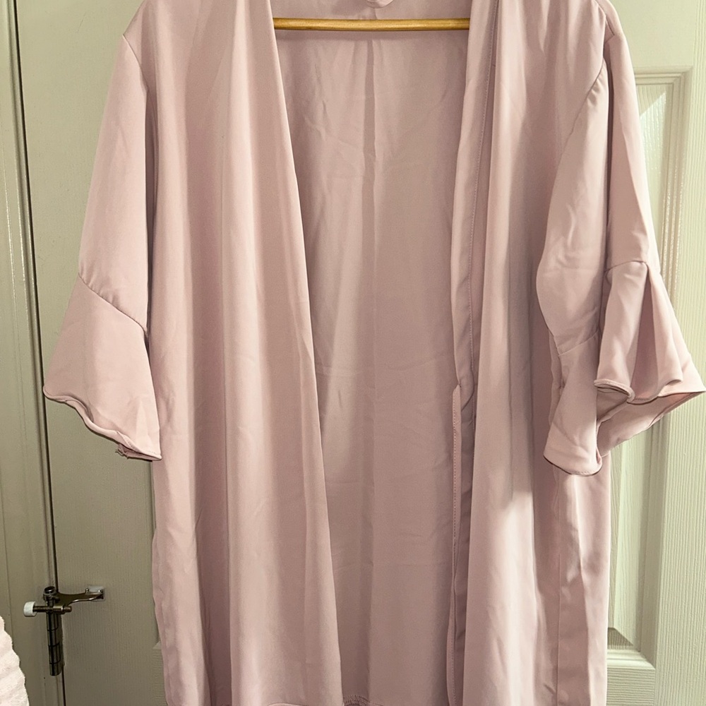 Elegant Pink Robe with Ruffle Sleeves - Picture 2 of 3